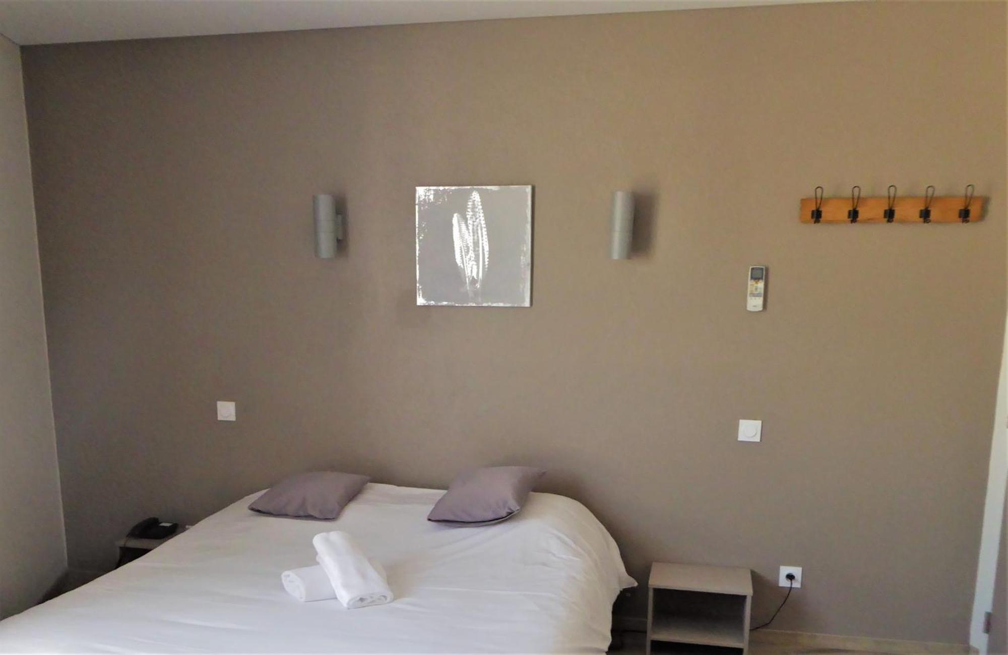 Auberge De La Paillere Lavours Exteriör bild